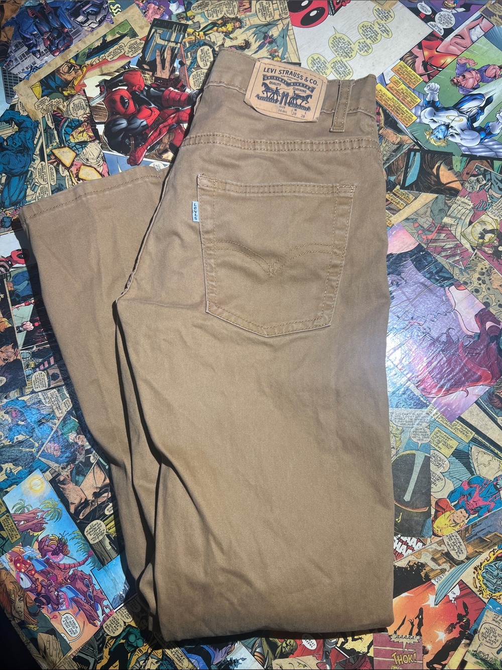 Levi’s 511 khakis (Y16)